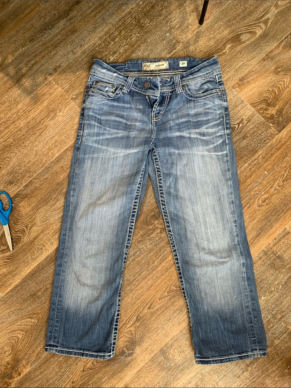 #90 BKE Women's Medium Wash Blue Boyfriend Jeans cropped
